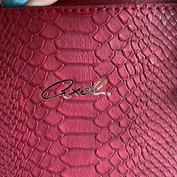 Axel elegant 4 compartments, 3 zipper structured crocodile burgundy  hand bag - Picture 6 of 17